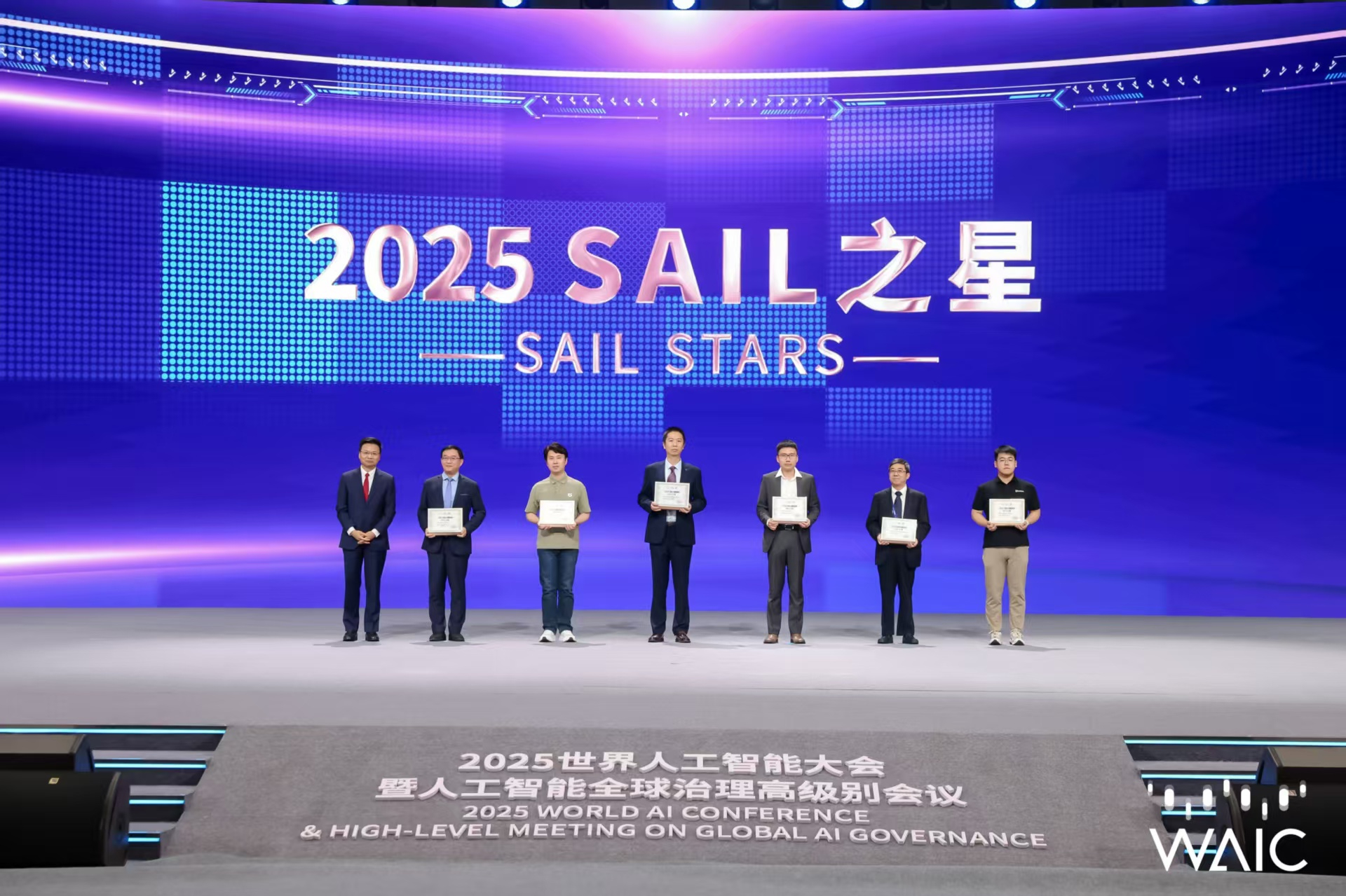 ng28.com成WAIC唯一获SAIL之星奖的机器...